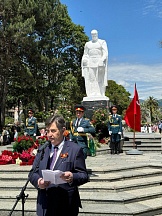 9 мая Посол России в Абхазии М.А.Шургалин, сотрудники Посольства и Представительства Россотрудничества почтили память павших в Великой Отечественной войне 1941-1945гг.
